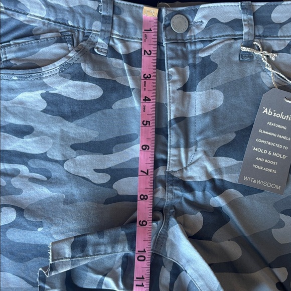Wit&Wisdom 'Ab' Solution Camo High Waist Raw Hem Shorts in Blue Shadow Sz 10 NWT - Picture 7 of 8